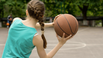 دخترها در اواخر نوجوانی ورزش را کنار می‌گذارند