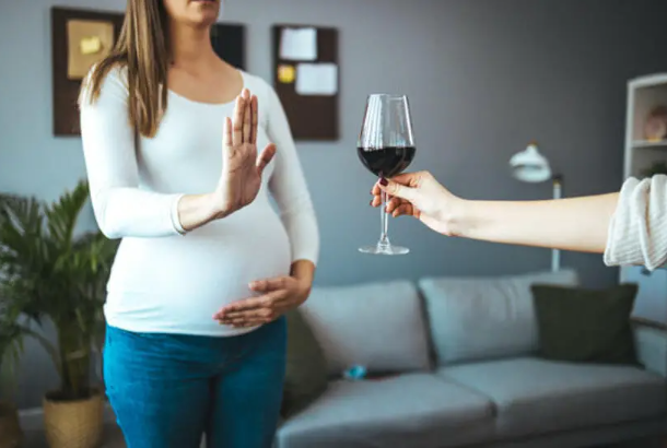 در دوران بارداری خوردن چه غذاها و نوشیدنی هایی ممنوع است؟