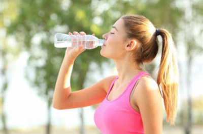 چگونه نوشیدن آب به کاهش وزن کمک می‌کند؟/ love magazine