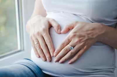 علت درد ناف در دوران بارداری چیست؟/ love magazine